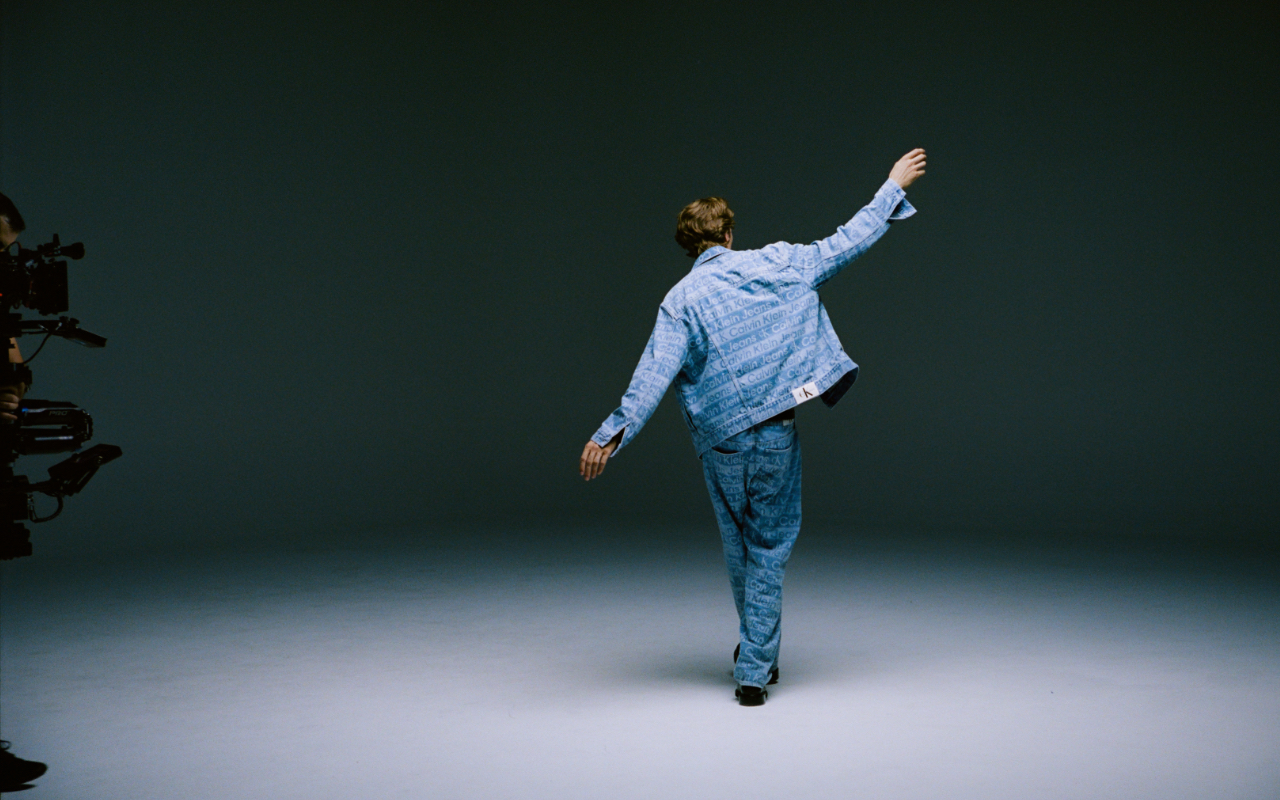 Authentic movement on camera shaped through movement direction on a film set.