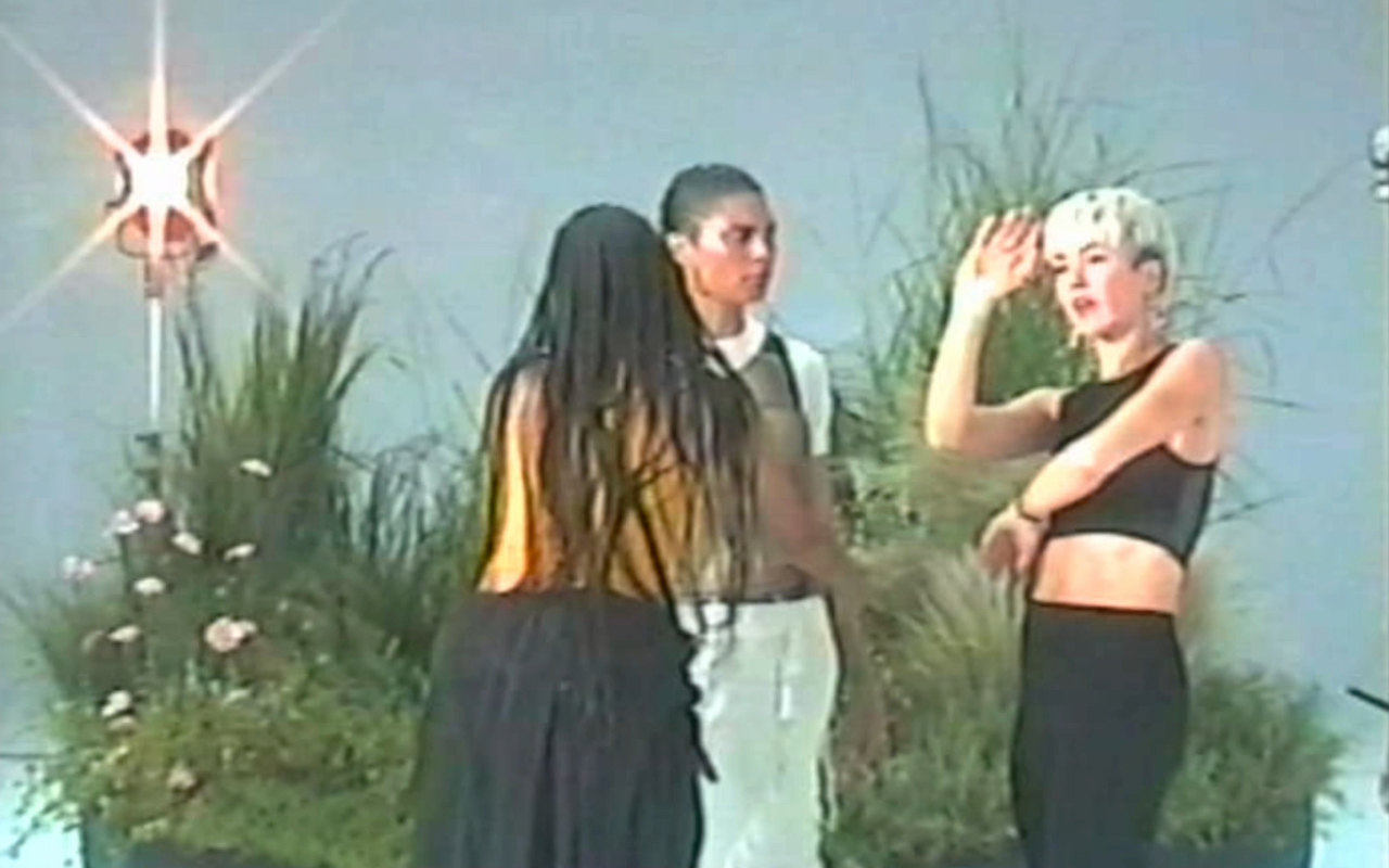 On-set movement direction supporting authentic movement on camera.