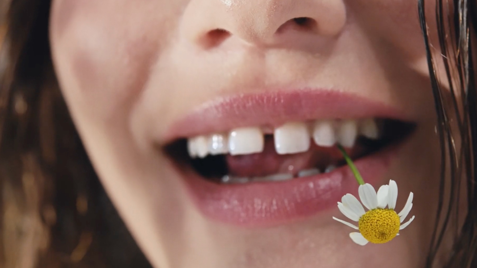 product-set-design-interaction-movement-direction-toothpaste-campaign