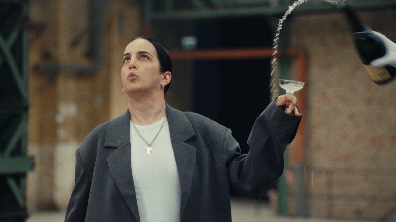 ebow-arbayt-music-video-movement-direction-marie-zechiel-video-still